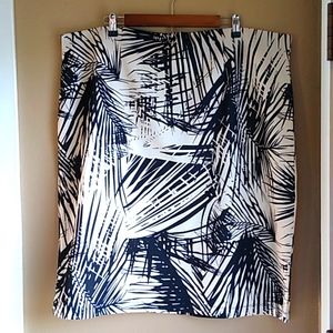 Established in 1952 New With Tag Career  Black and Cream Pencil Skirt Si…